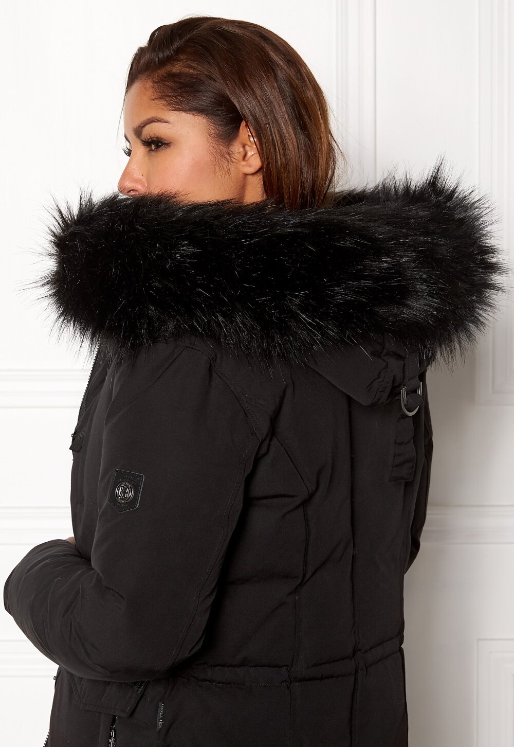 black fake fur collar