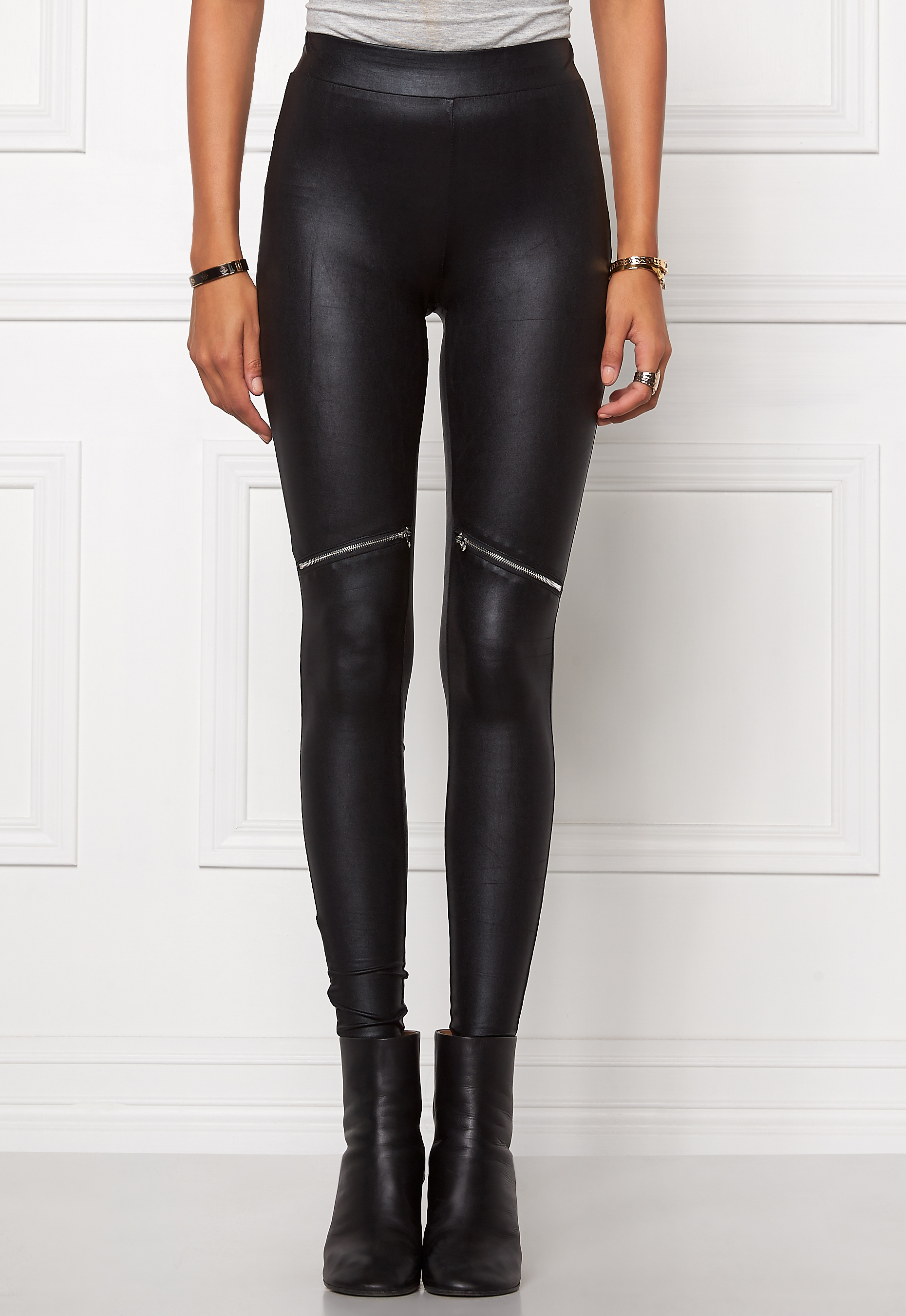 Chiara Forthi Zipped Shiny Leggings Black / Silver - Bubbleroom