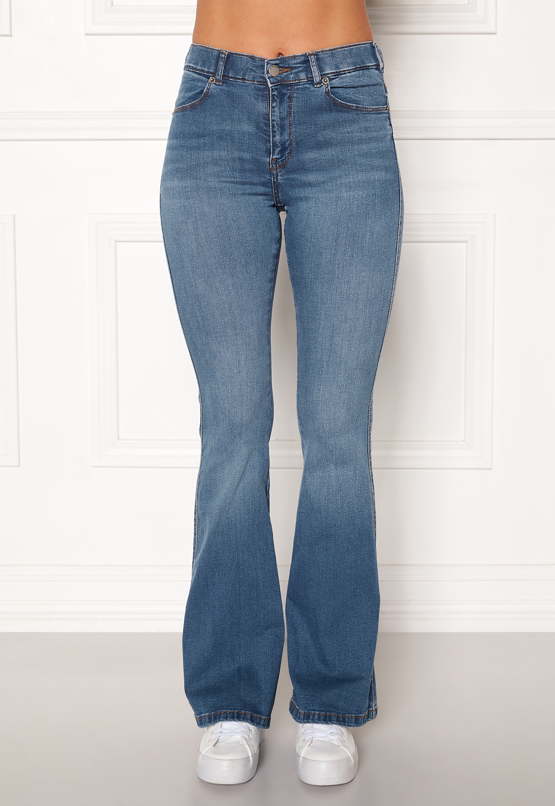 american eagle high waisted jeans