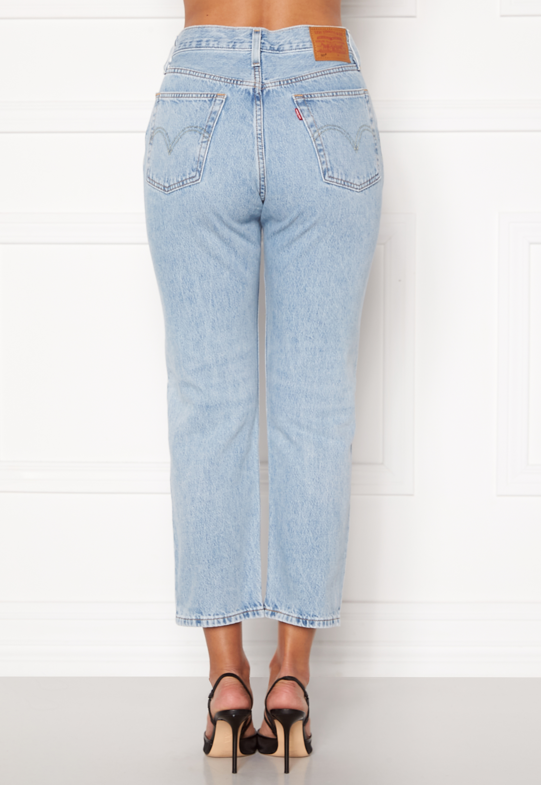 levi's 501 crop jeans in light wash