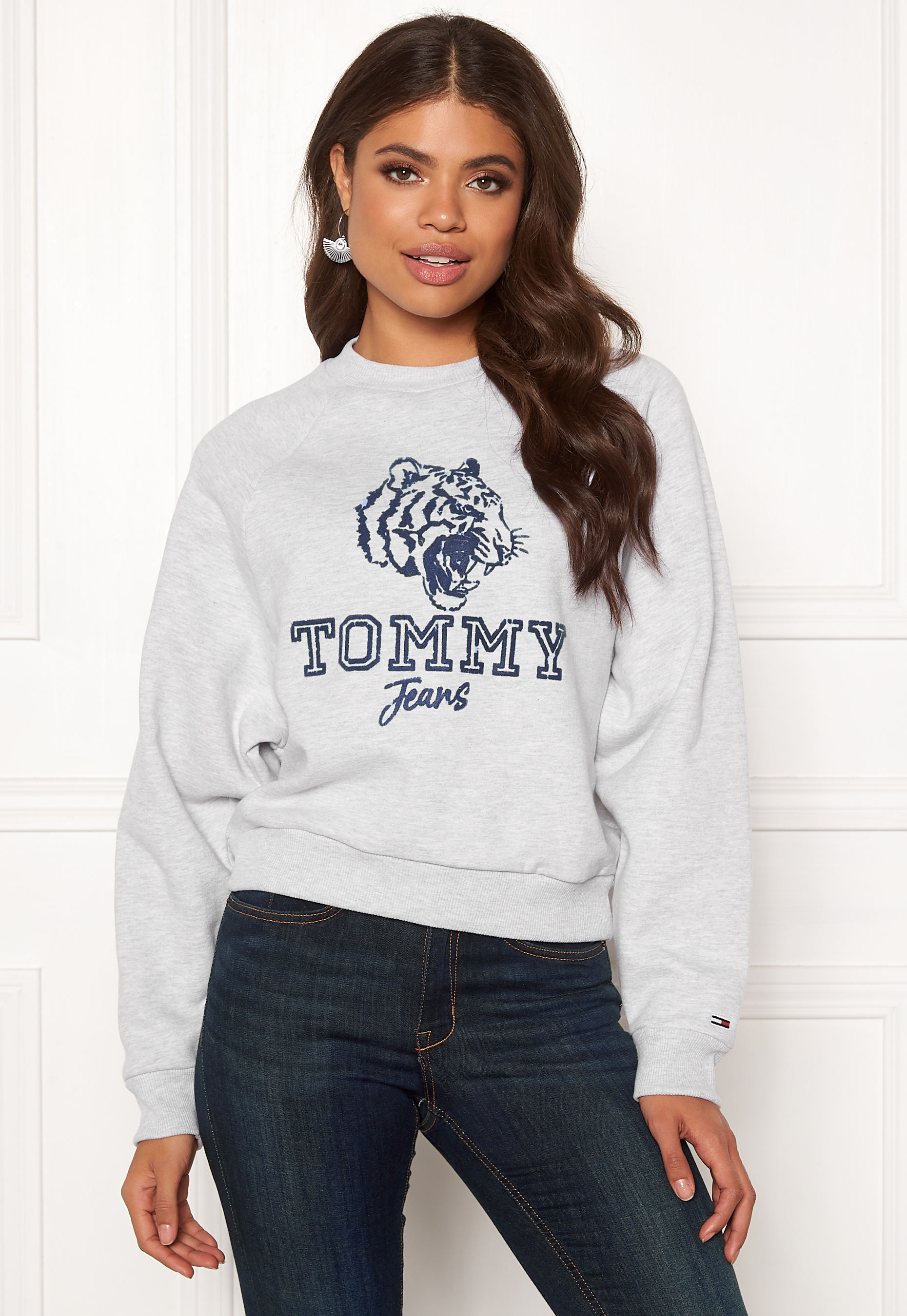 tommy jeans logo sweatshirt